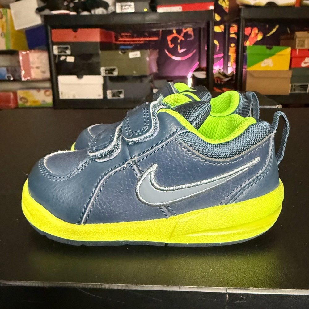 Nike Kids Navy and Neon Yellow Sneakers
